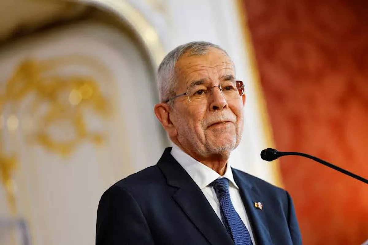 Austrian president gives Freedom Party mandate to form government