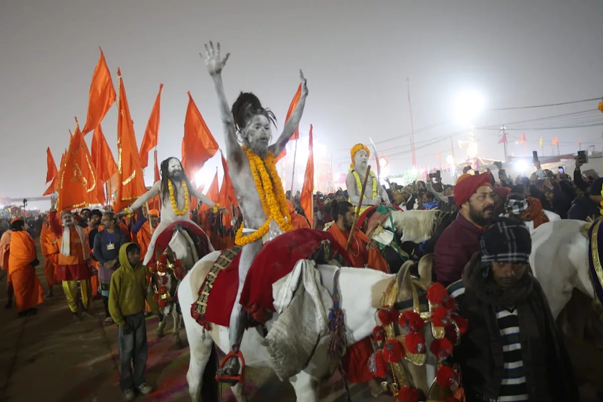 Mahakumbh: Naga sadhus captivate devotees with their skills