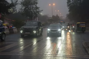 Light rainfall graces Delhi-NCR, brings down temperature, improves AQI