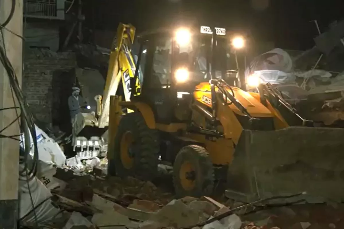 4-storey building collapses in North Delhi’s Burari, 10 rescued