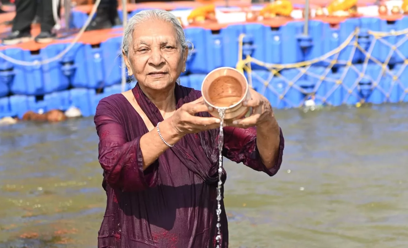 UP Governor Anandiben Patel takes holy dip in Triveni Sangam, calls Mahakumbh divine experience