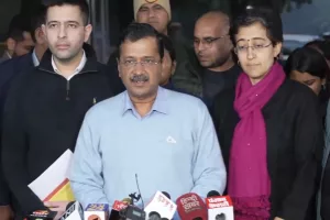 Kejriwal meets Election Commission to prevent alleged electoral malpractices