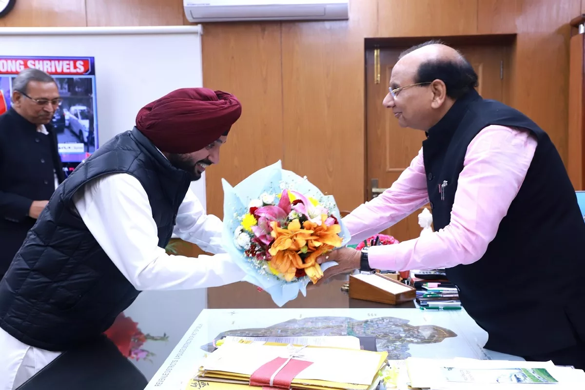 Delhi LG appoints Arvinder Lovely as pro-tem speaker