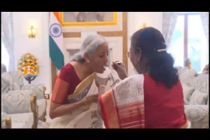 President Murmu feeds customary ‘dahi-cheeni’ to FM Sitharaman