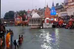 Devotees take holy dip in Ganga at Har Ki Pauri on Basant Panchami