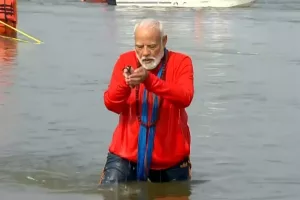 PM Modi takes holy dip at Triveni Sangam in Mahakumbh amidst Vedic chants