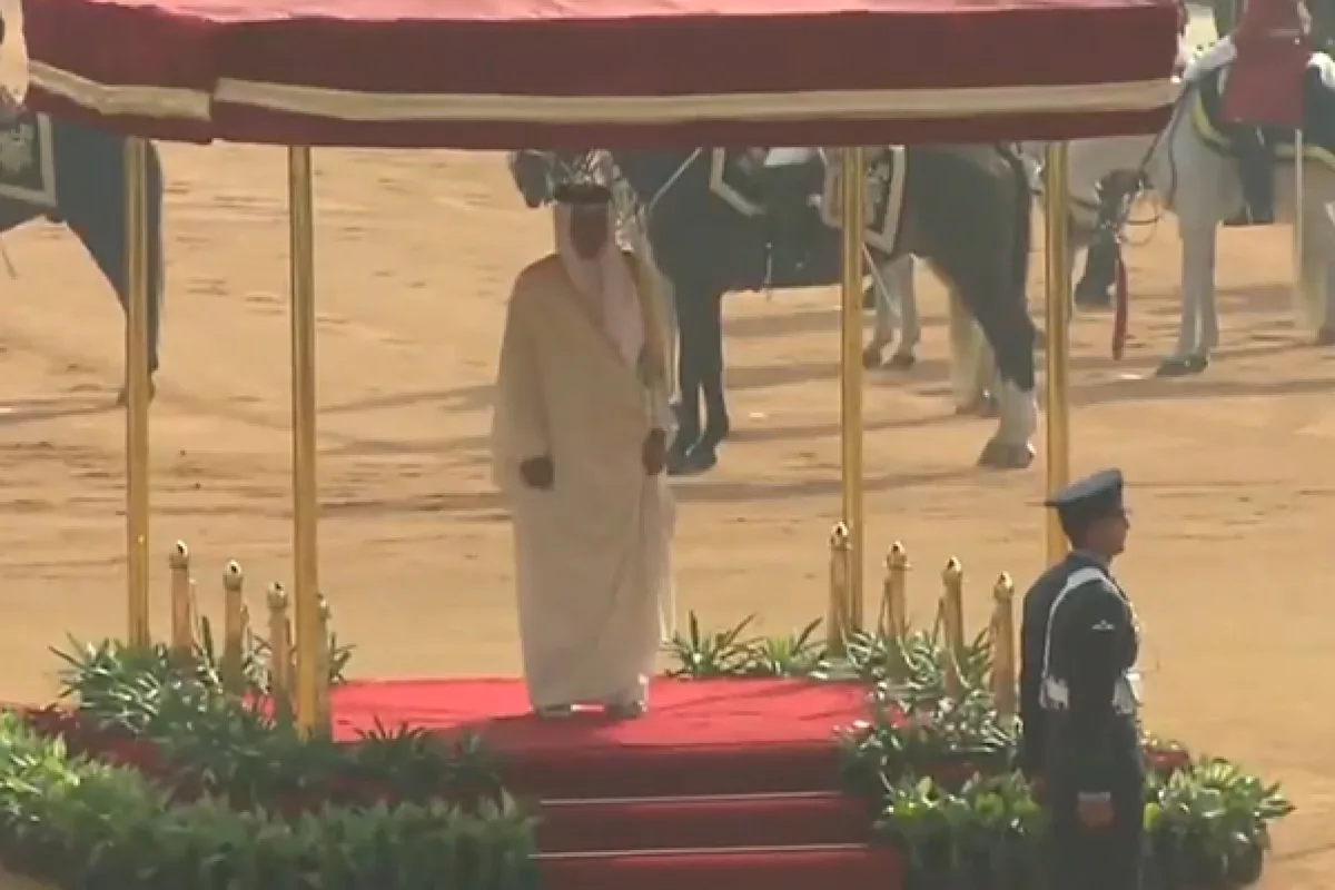 Amir of Qatar receives Guard of Honour, ceremonial welcome at Rashtrapati Bhavan