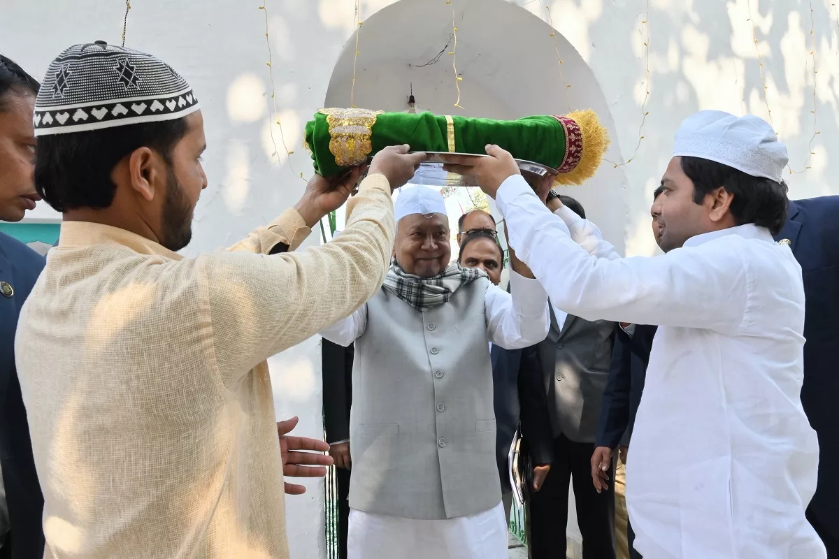 Nitish visits Maner Dargah as his silence over Waqf Bill baffles Muslims