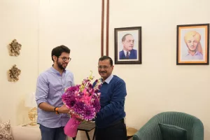 Aaditya Thackrey meets Kejriwal and expresses solidarity with AAP