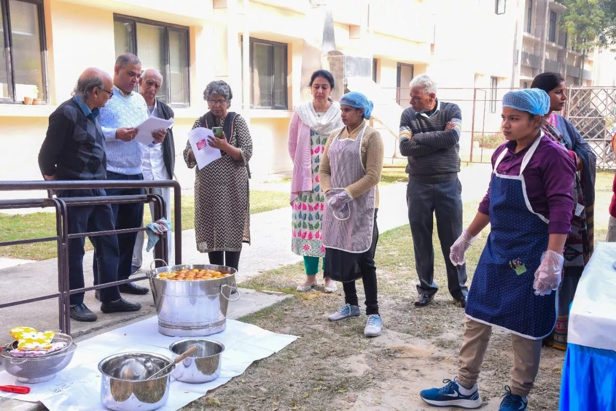 IIT Kanpur introduces solar dehydration tech to boost farmers’ income