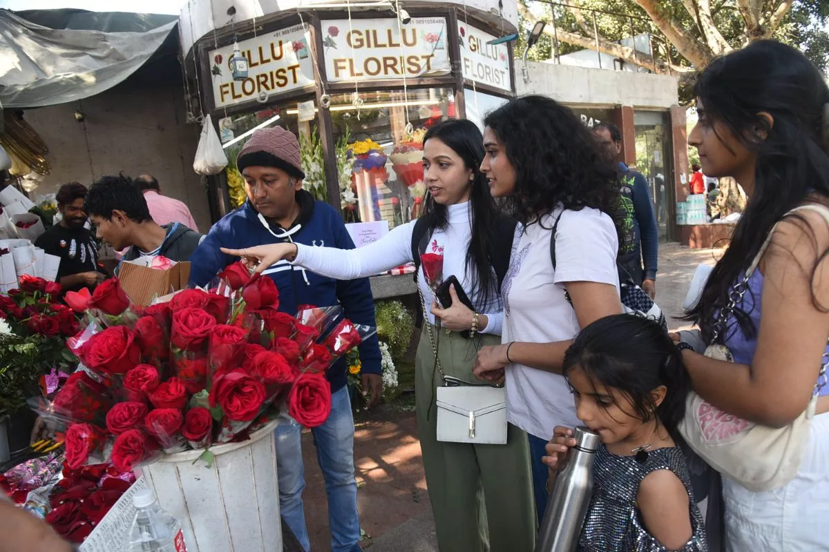 Couples celebrate Valentine’s Day in Delhi