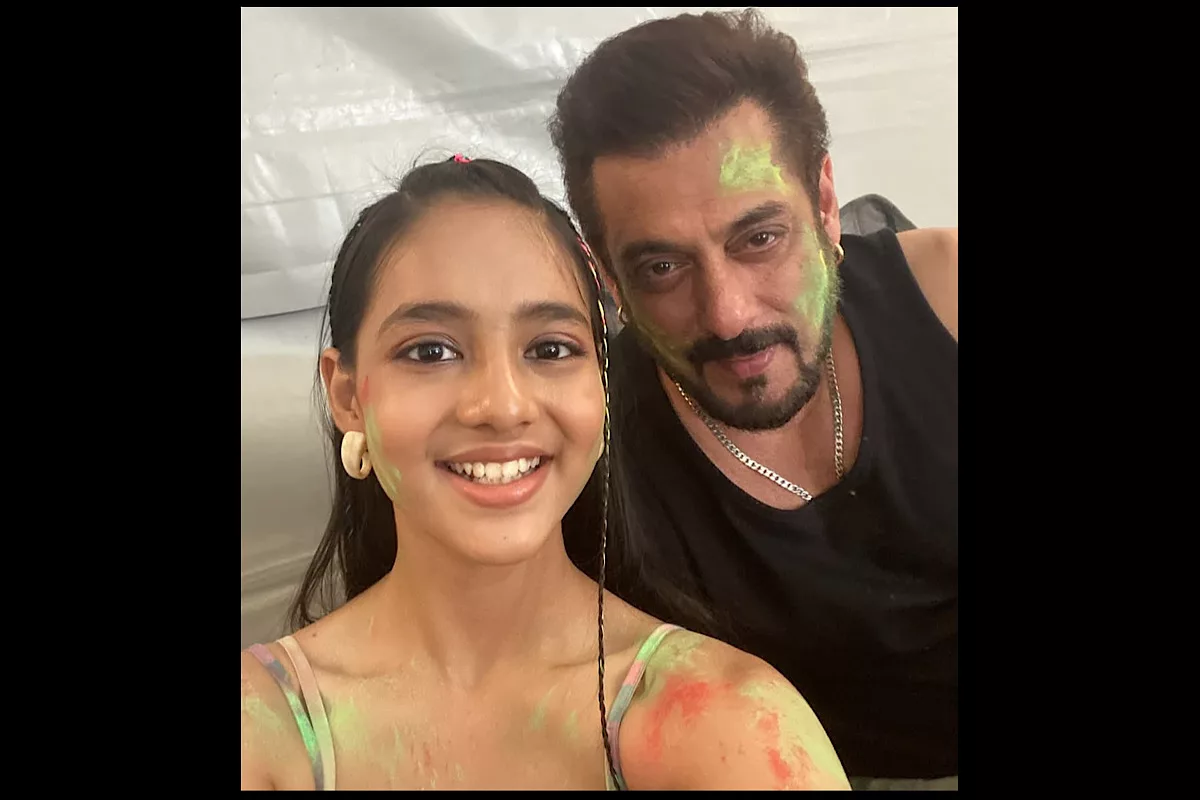 Salman Khan spends Holi on the set of ‘Sikandar’