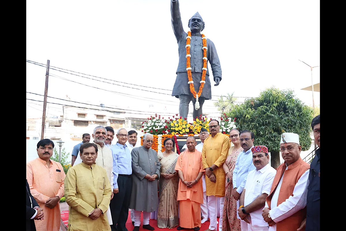 Hemvati Nandan Bahuguna carved his path through struggles: CM Yogi