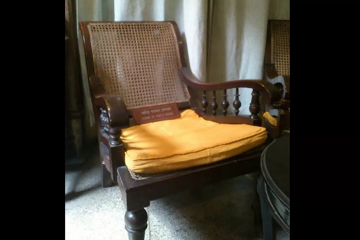 Chair used by Tagore to be displayed at Canning station