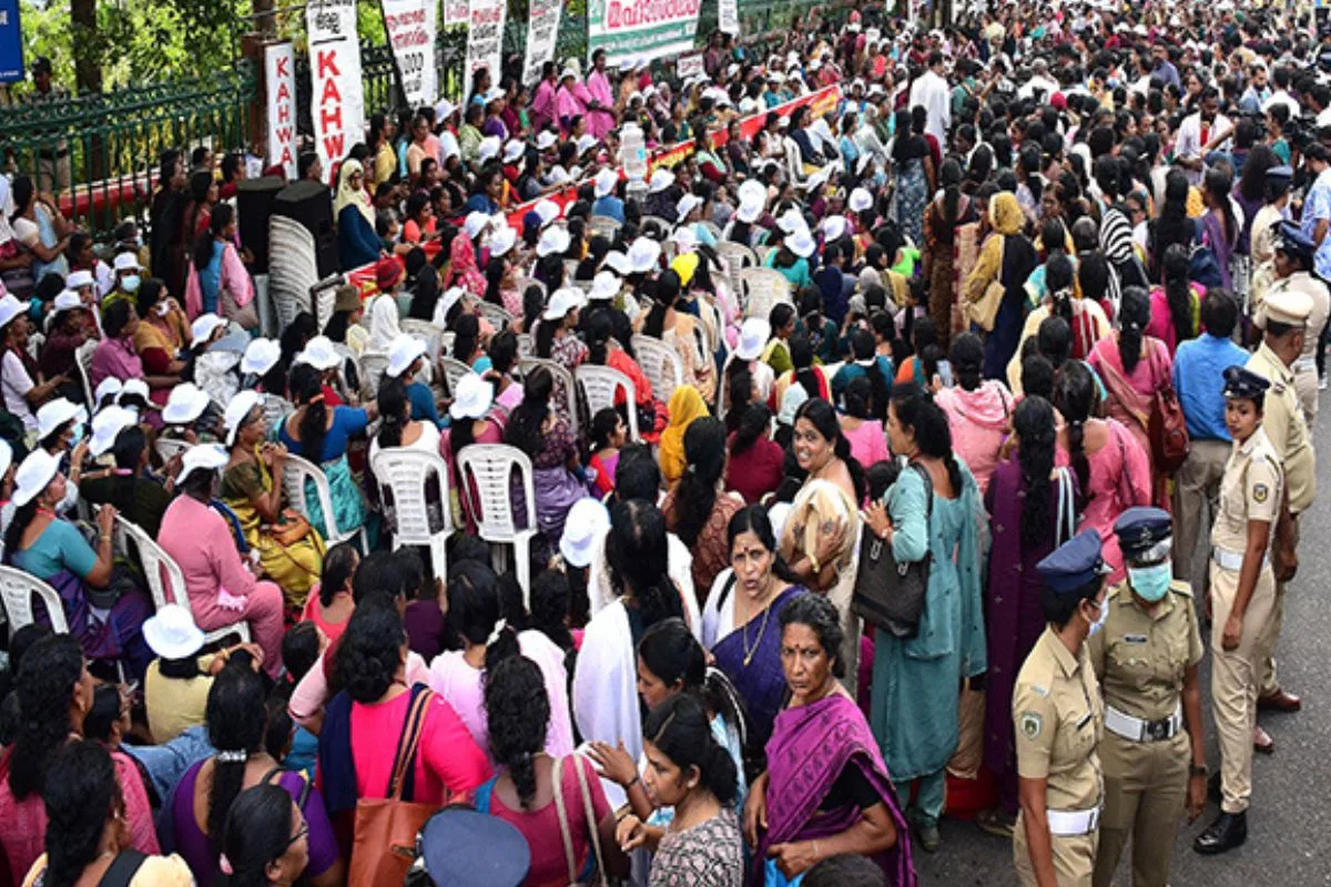 ASHA workers lay siege to Kerala Secretariat demanding honorarium hike