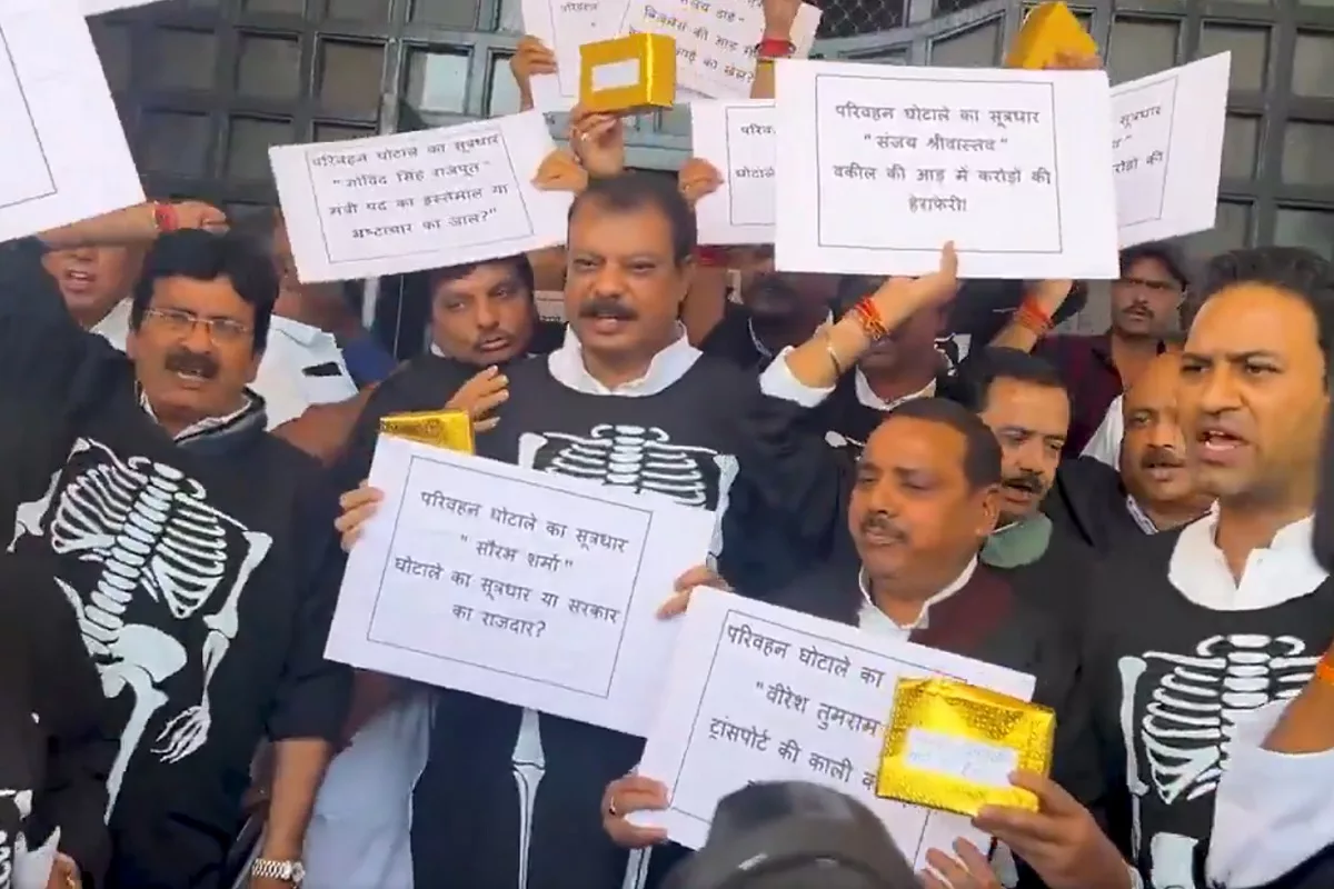 Congress protests in MP Assembly against transport scam