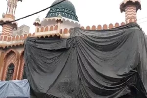 Mosques in four UP districts covered with tarpaulin to protect from Holi colours