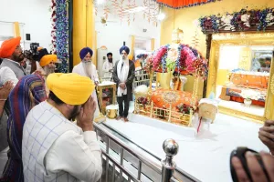 Punjab CM pays obeisance at Takht Sri Kesargarh Sahib