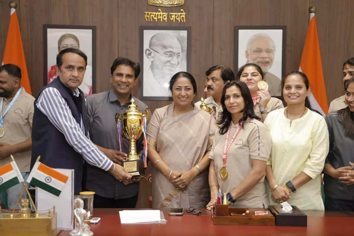 CM Rekha Gupta meets Delhi services wrestling team