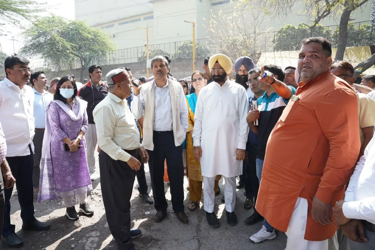 Sirsa visits Rajouri Garden with MCD Commissioner to assess civic woes and chalk out solutions