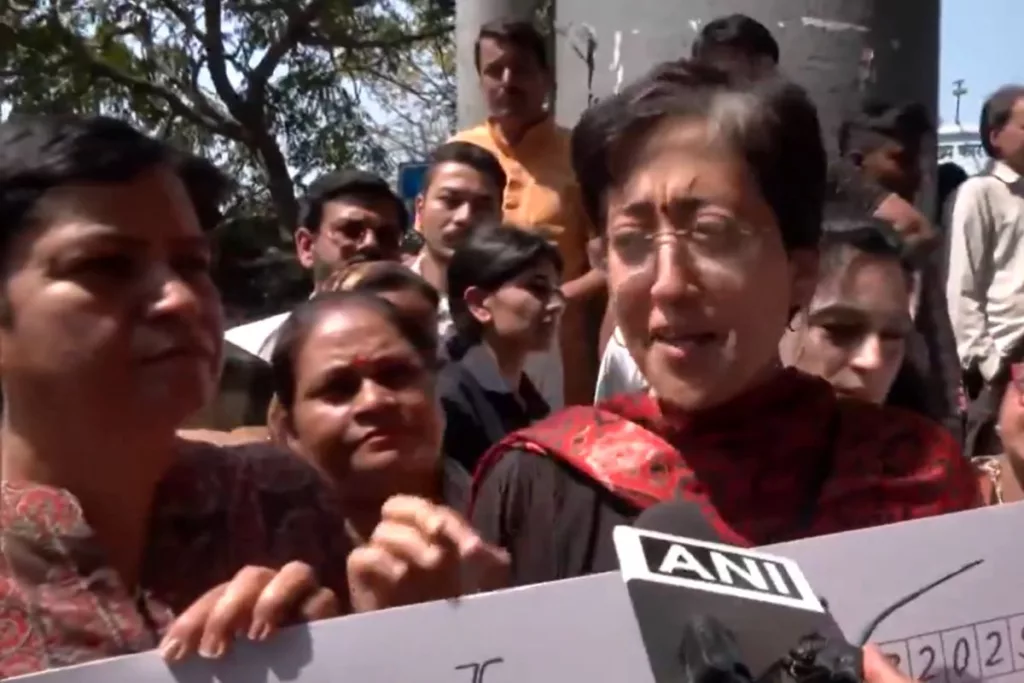 AAP, Promise, Protest, BJP Govt, Honorarium promise