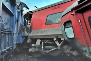 Two drivers burnt alive, 5 injured in Jharkhand train crash