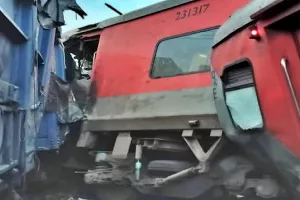 Two drivers burnt alive, 5 injured in Jharkhand train crash