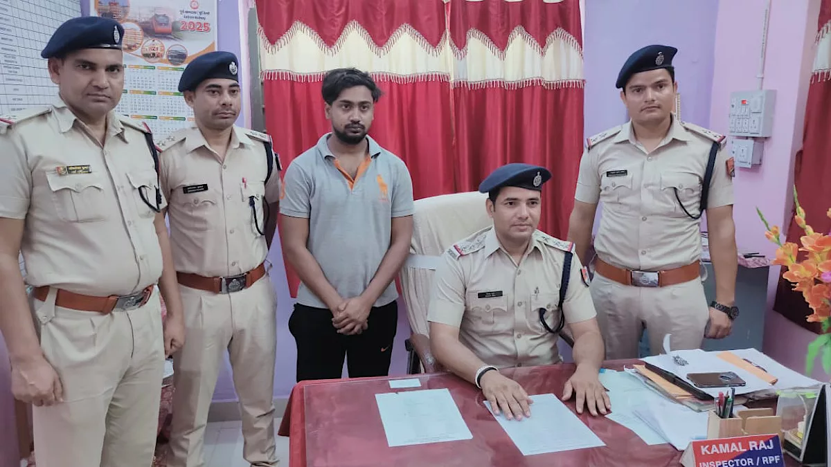 Bengal youth arrested for leaving motorcycle on the way of train at level crossing