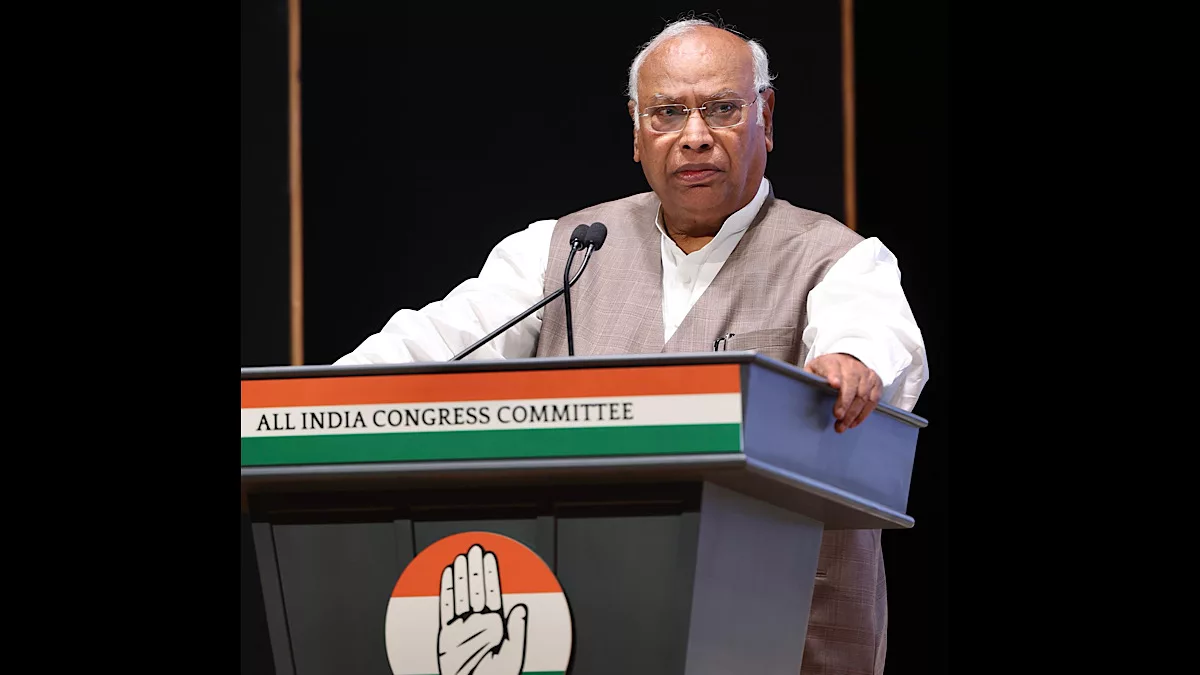 Strengthening Congress at the grassroots: Kharge vows to fight BJP-RSS ‘divisive’ politics at district unit chiefs’ meeting