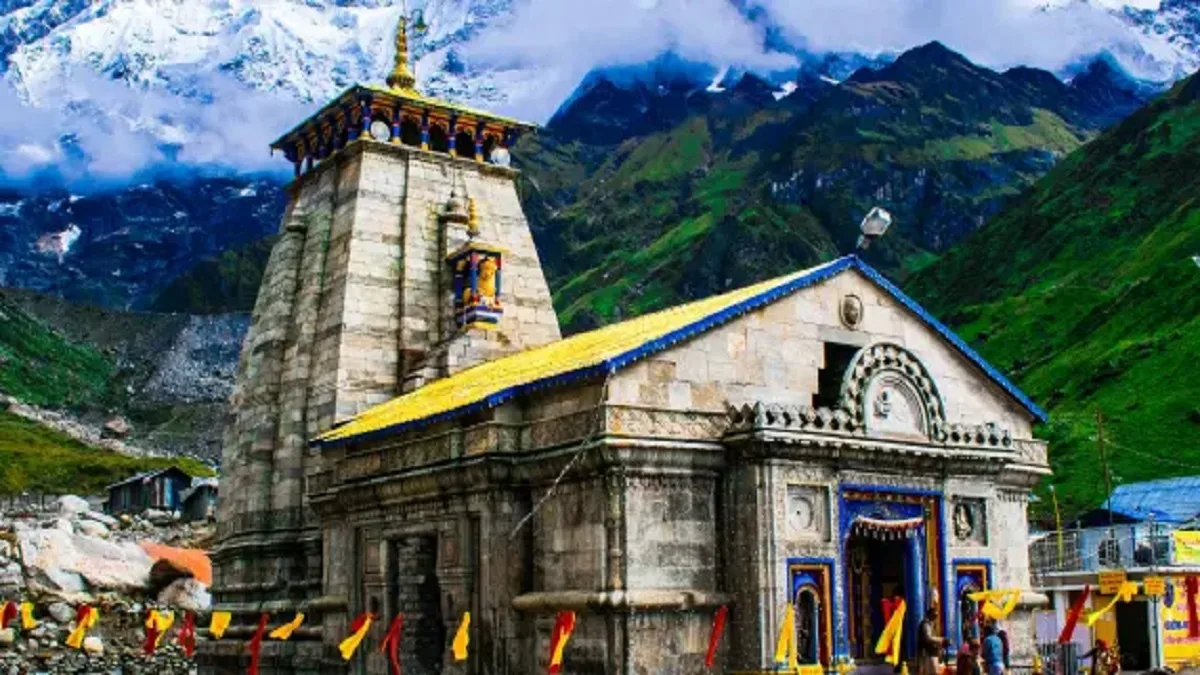 Touts, black marketeers cash in on as Kedarnath online heli bookings close within hours