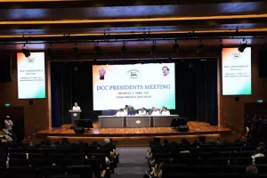 Kharge holds meet with district Congress chiefs