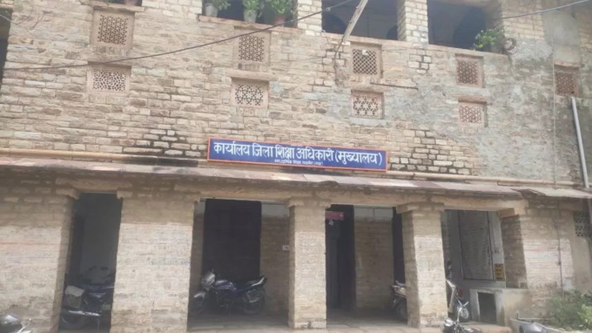 DEO office sealed in Ajmer over non-payment of teachers’ dues