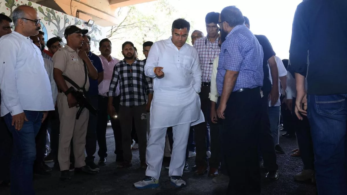 PWD conducts trial of steel slag-based ‘ECOFIX’ road repair technology in Delhi