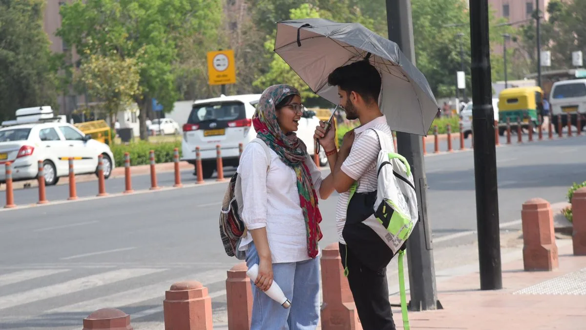 Delhi records 37.8°C amid clear sky; AQI remains moderate