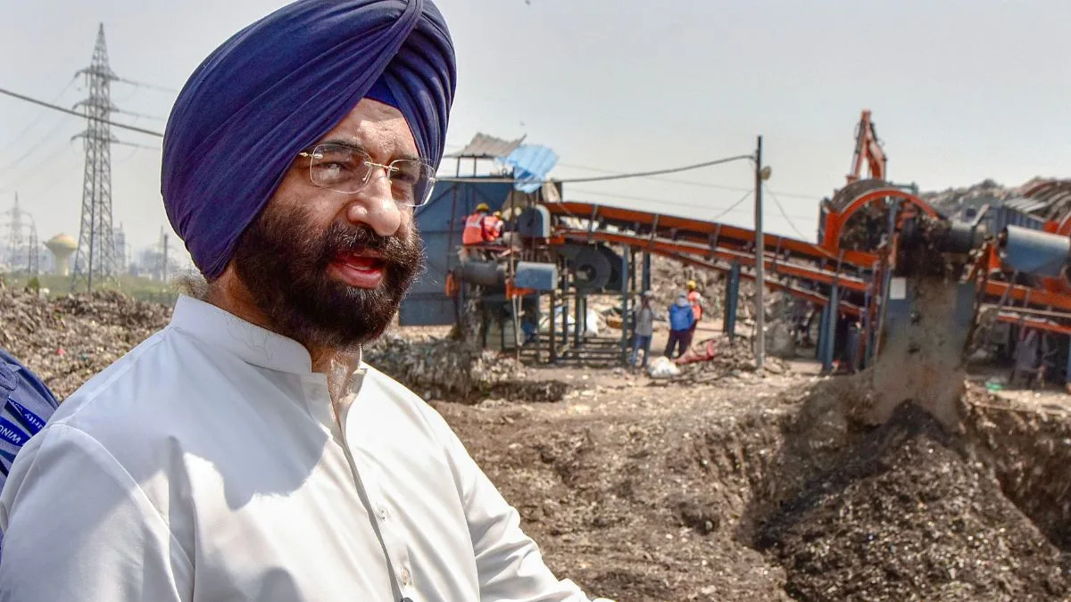 Garbage mountains will disappear from Delhi like Dinosaurs: Sirsa