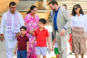 US Vice-President Vance enjoys over 90 minutes of sightseeing in historic Amer Palace