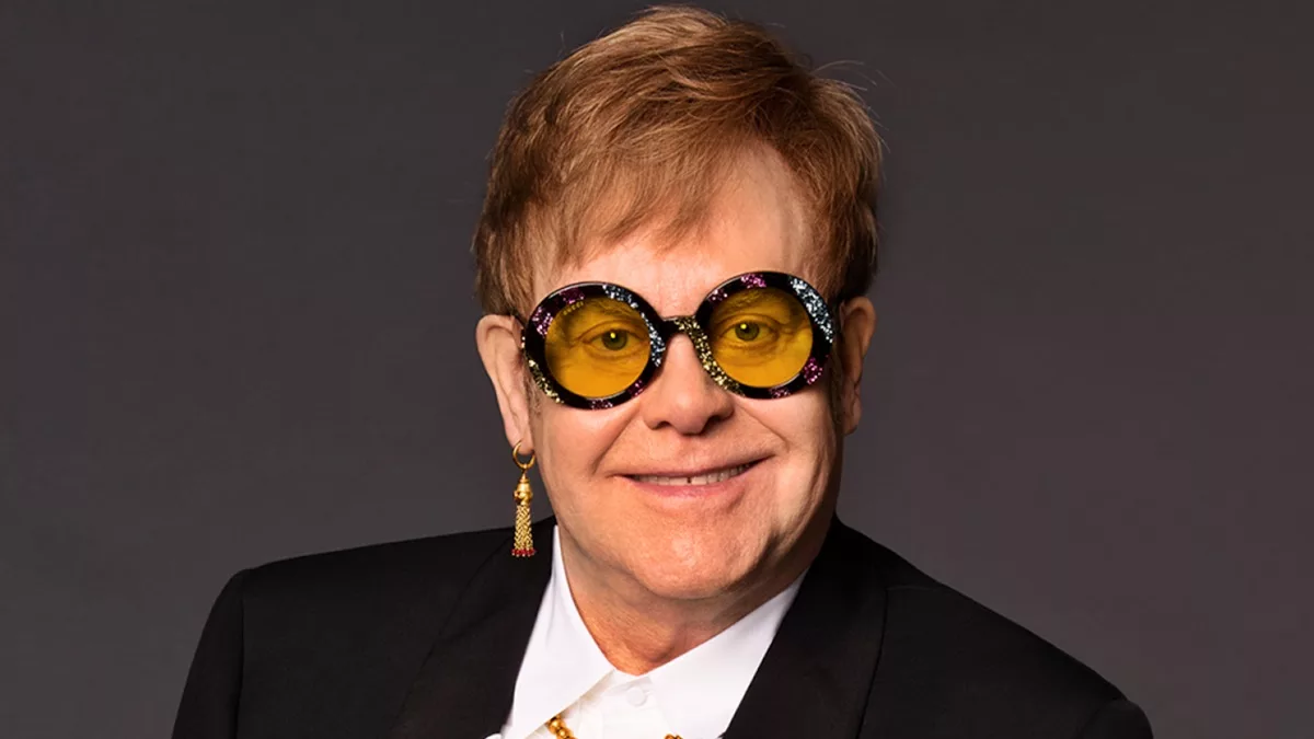 Elton John opens up on his blindness: “I can’t see my kids play”
